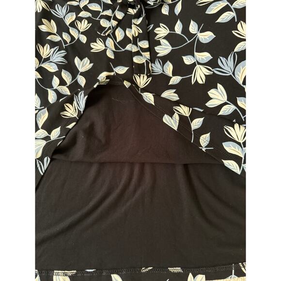 J. Jill Wearever Collection keyholes ties up front floral flowing hem blouse. - Picture 7 of 10